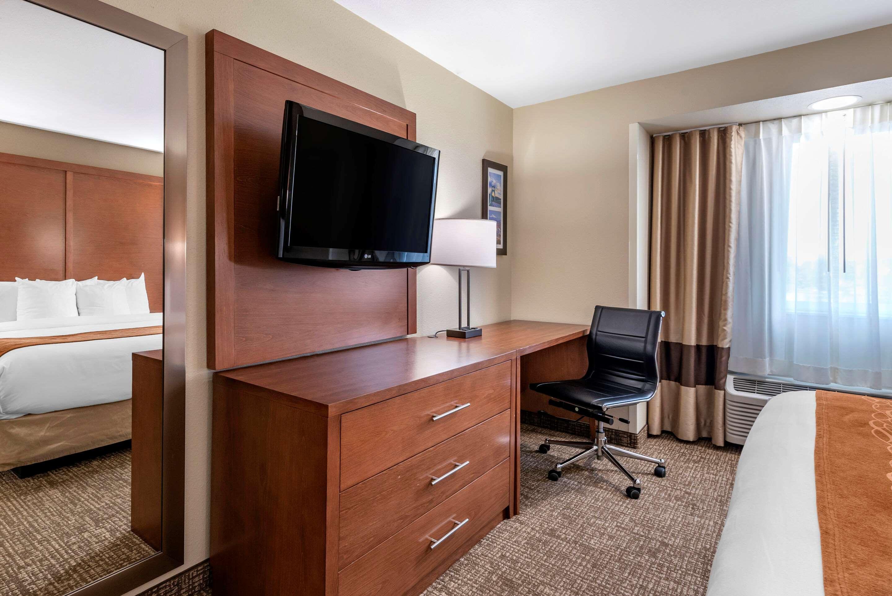 Comfort Near I-84 And I-205