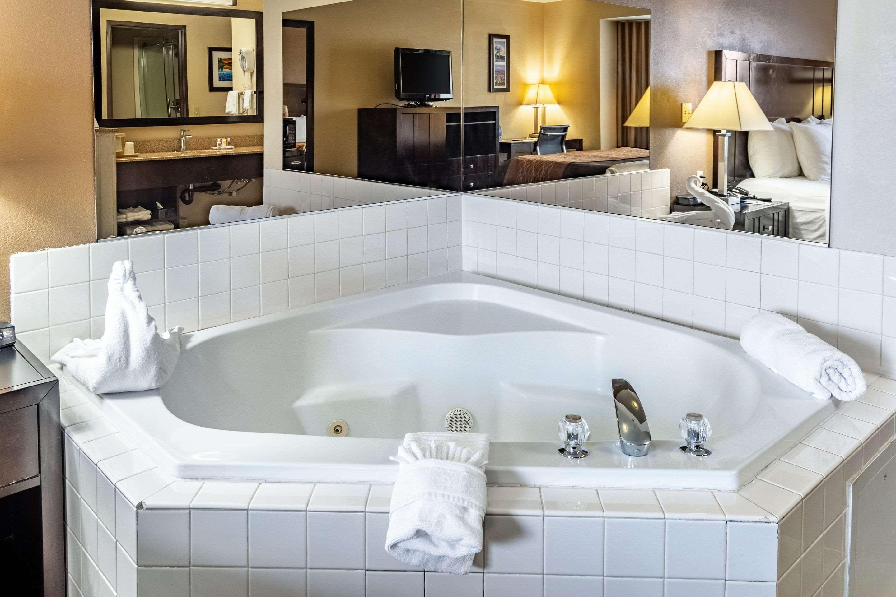 Comfort Near I-84 And I-205 Hotel