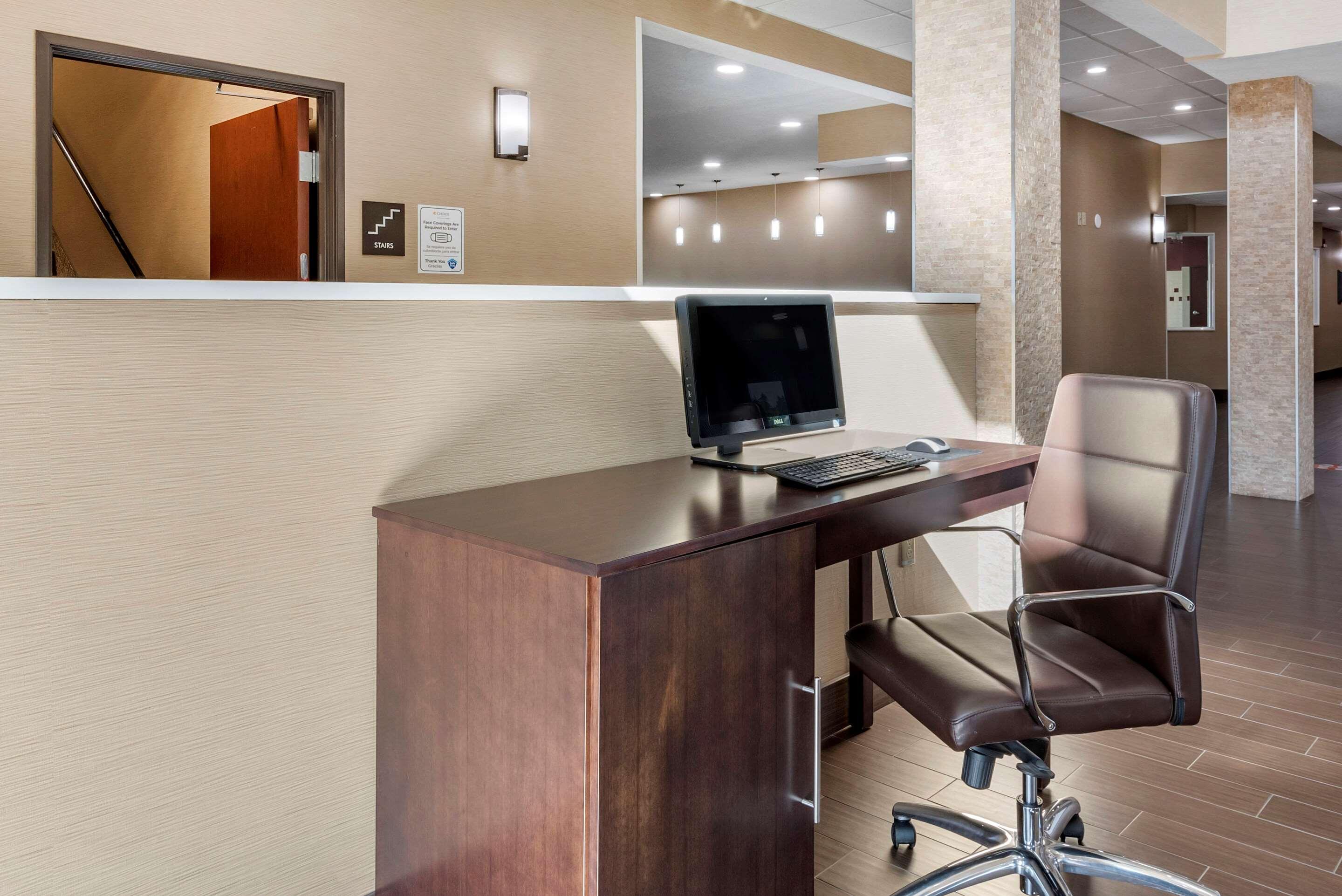 Hotel Comfort Near I-84 And I-205 Portland